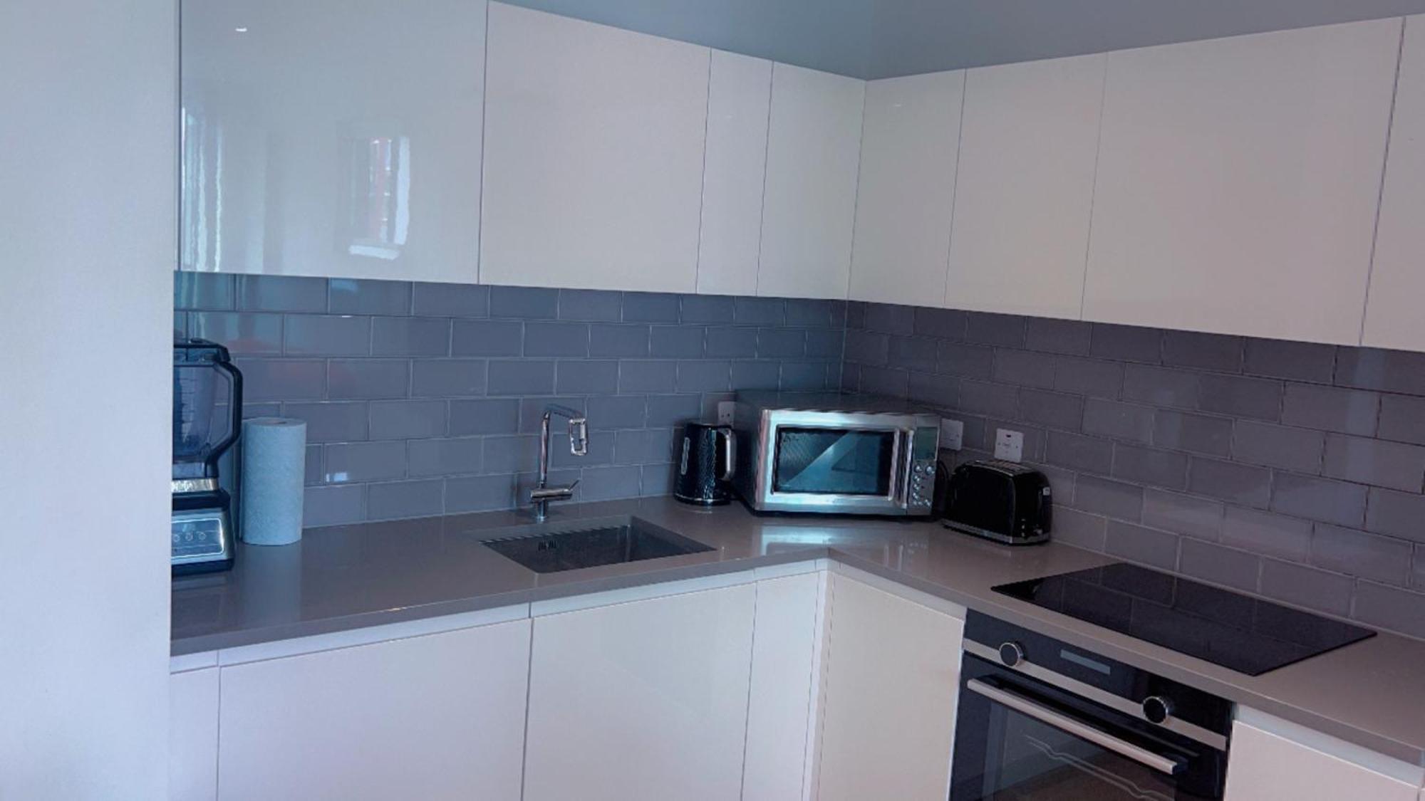 Ds Rentals - Entire 1 Bedroom Apartment London Exterior photo